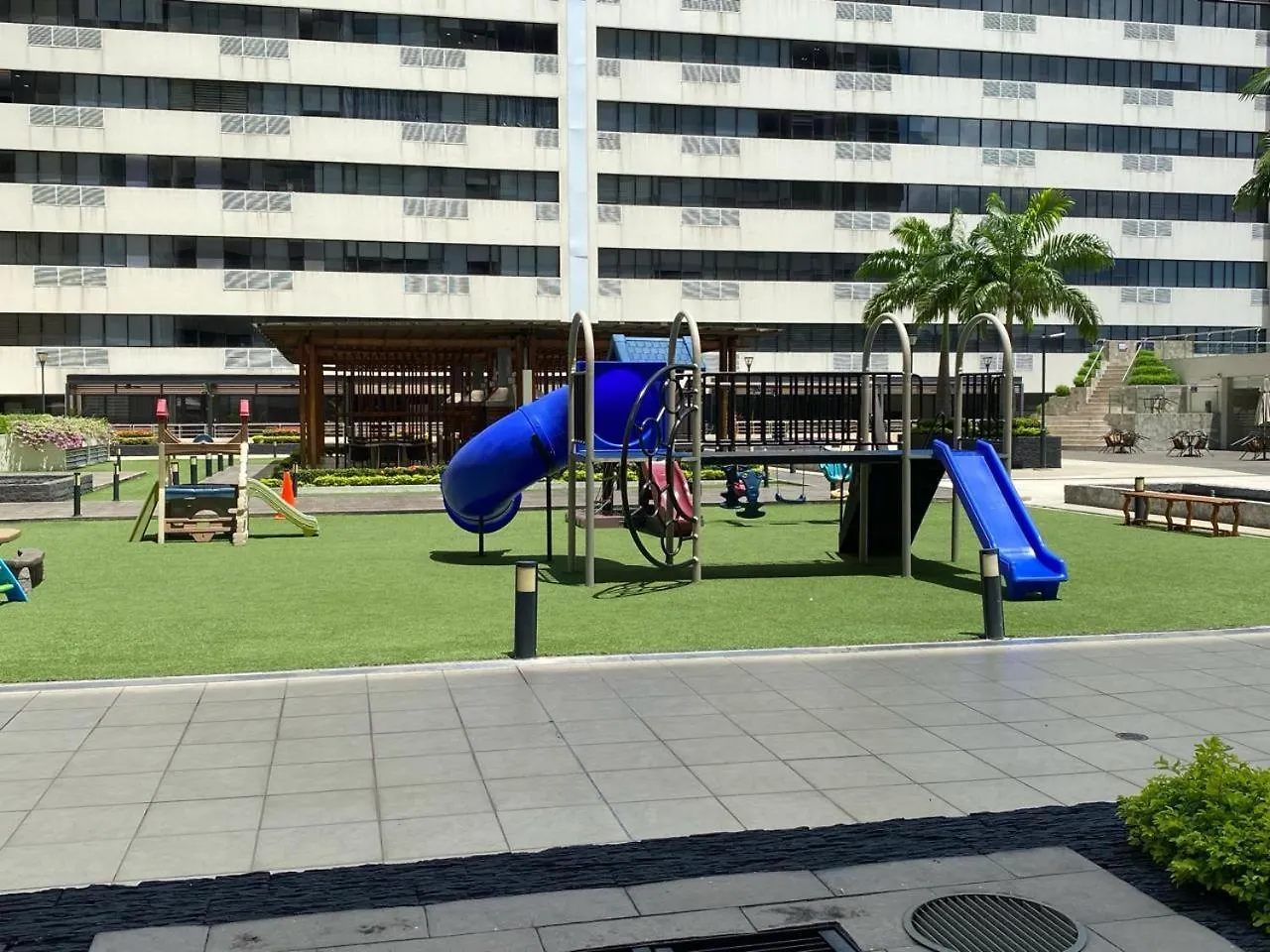 Puerto Santa Ana, Torres Bellini, 2 Dormitorios, Parqueo Guayaquil Lejlighed
