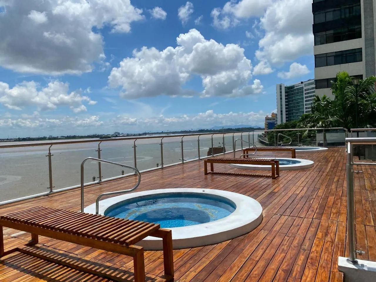 Puerto Santa Ana, Torres Bellini, 2 Dormitorios, Parqueo Guayaquil 0*,