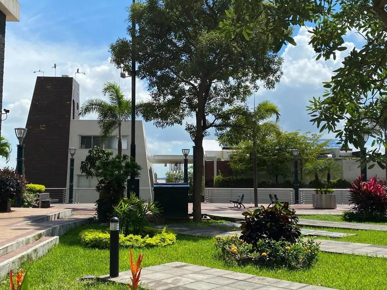 Puerto Santa Ana, Torres Bellini, 2 Dormitorios, Parqueo Guayaquil Lejlighed